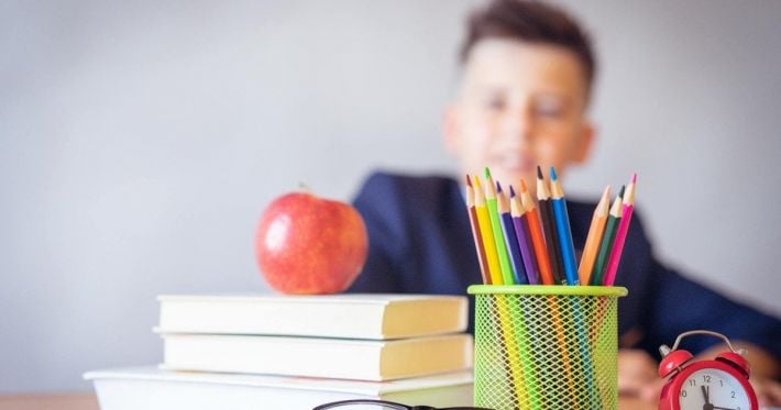 Должны ли родители сдавать деньги «на шторы» в школе: объяснила омбудсмен