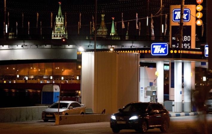 Дефицит бензина в России: "форс-мажоры" на НПЗ и высокий спрос вызвали падение продаж до двухлетнего минимума