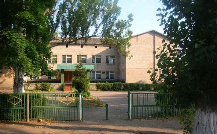 Под Мелитополем в школу родителей пускают только по российским паспортам