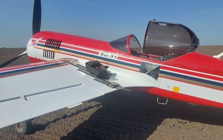 Летел в Словакию. Во Львовской области Су-31 экстренно сел в поле, – СМИ
