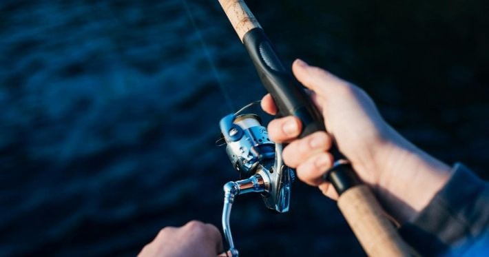 Рекорд на Киевщине: рыбак вытащил карпа-гиганта весом более 30 кг