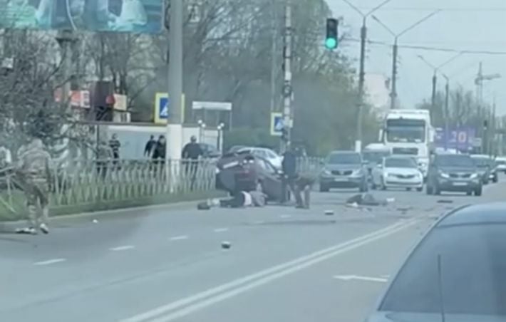 Семья из Мелитополя, чью машину раздавили военные РФ, не получила никакой помощи