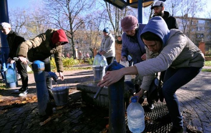 Чернігів знеструмлений після російських атак: водоканал повідомив про ситуацію з водою та точки її набору