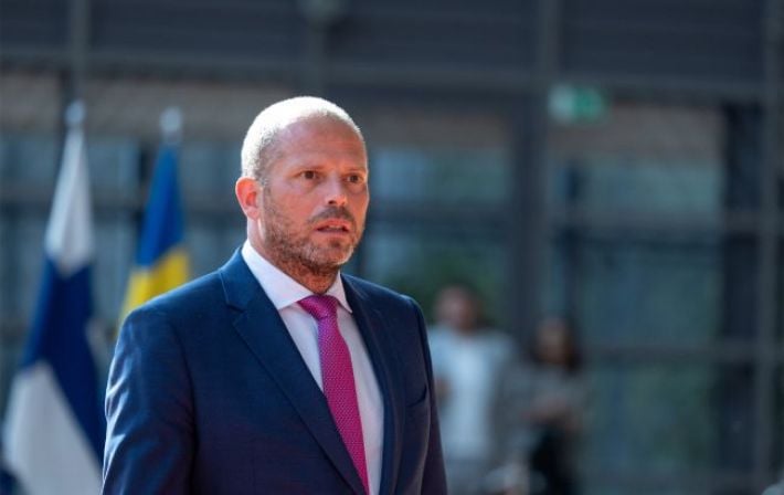 Глава Минобороны Бельгии ответил Медведеву песней Селены Гомес на ядерные угрозы