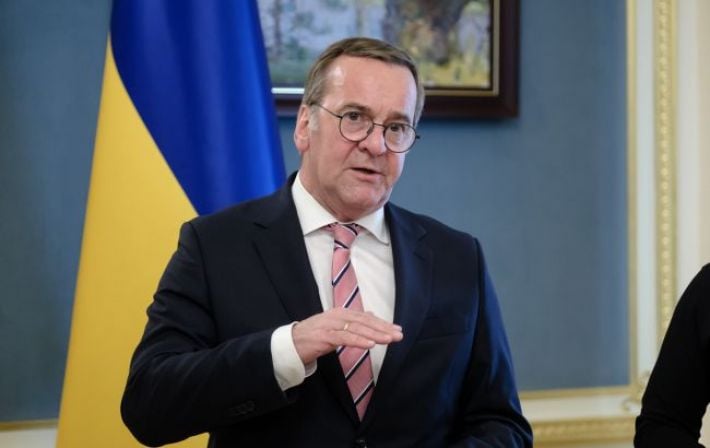Министр обороны Германии: возвращение призыва станет "сигналом сдерживания", который "заметят в Москве"