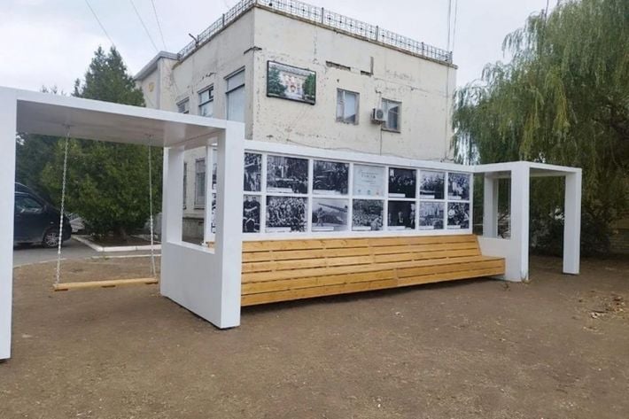 Оккупанты построили под Мелитополем музей истории русского театра в отхожем месте