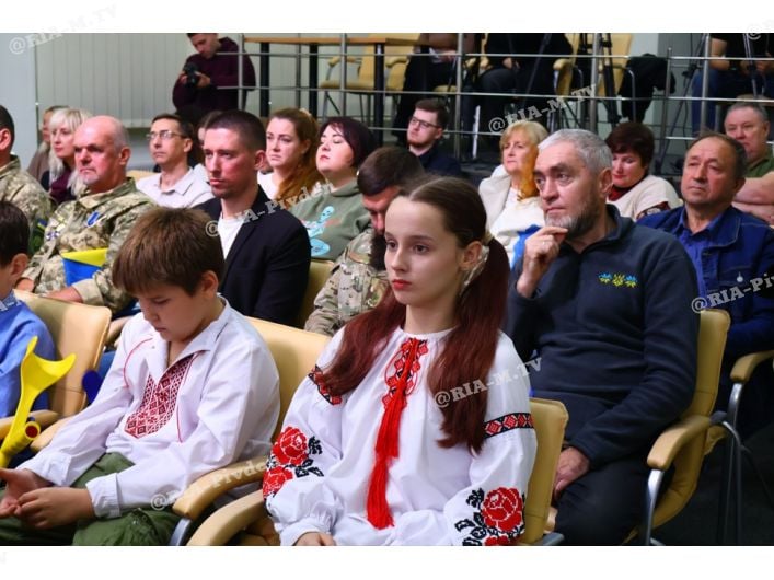 Пліч-о-пліч заради життя: як мистецтво об’єднало воїнів і дітей