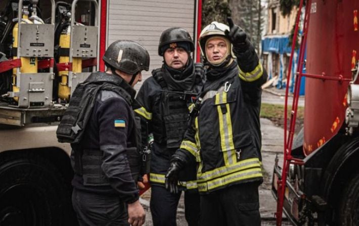 Россияне атаковали Сумы дронами: взрывы в жилом квартале