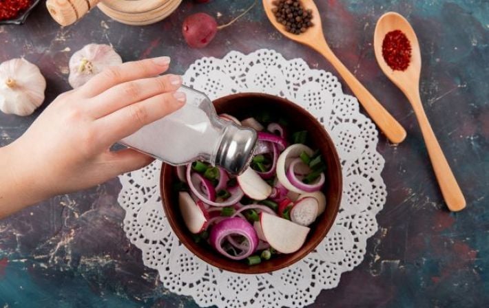 Сколько соли можно есть ежедневно, чтобы держать давление под контролем?