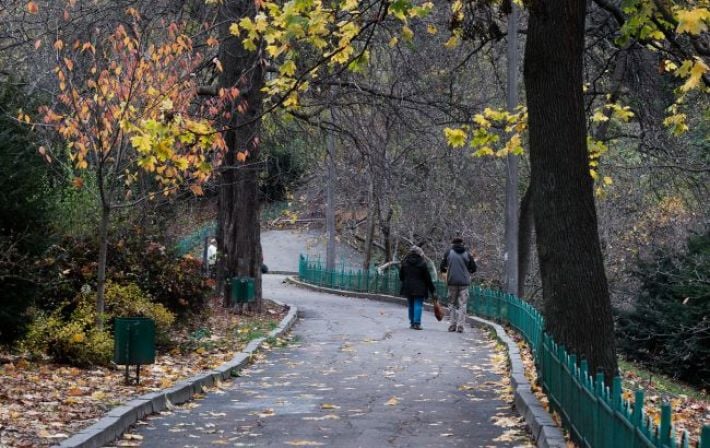 Солнце на западе, дожди на востоке: какой сегодня будет погода в Украине