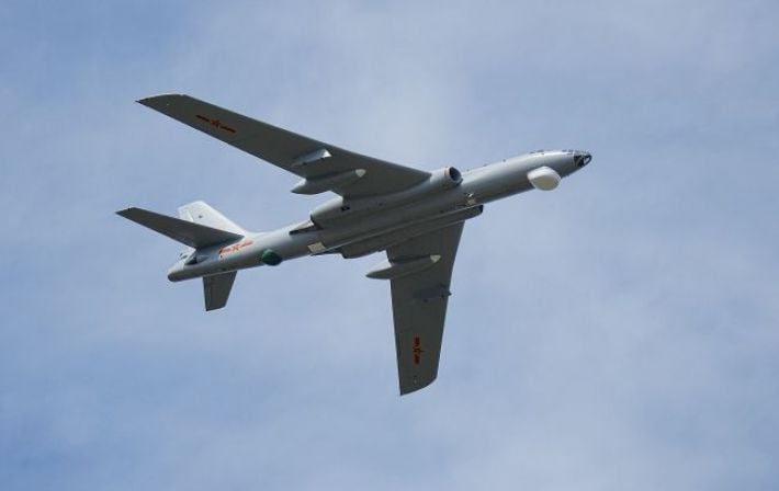 Стратегические бомбардировщики Китая проводят учения у берегов Тайваня накануне встречи Трампа и Си Цзиньпина