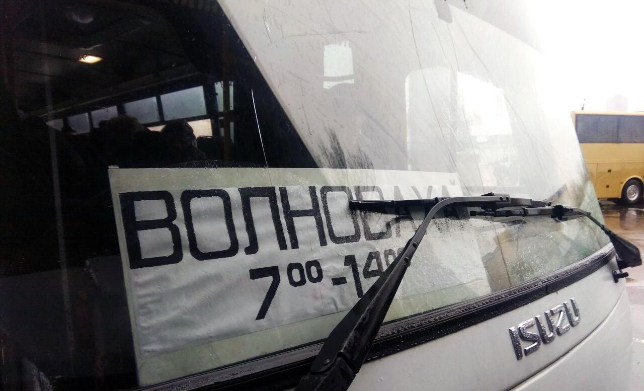 После начала полномасштабного российского вторжения транспортное сообщение по понятным причинам остановилось. Люди оказались отрезанными не только от “большой земли”, но и даже от соседнего села или города 2