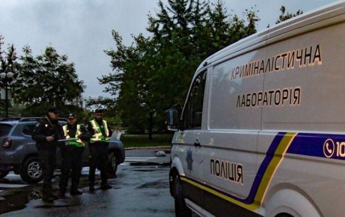 В Киеве нашли мертвым блогера, связанного с криптовалютой: тело обнаружили в автомобиле рядом с оружием