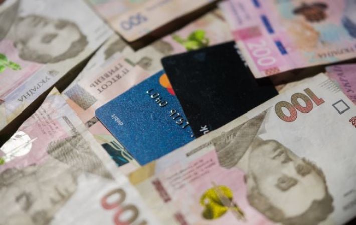 В Раде хотят установить лимит зарплат чиновников до 80 тысяч, но не для всех