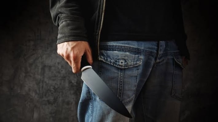 В Запорожье задержали мужчину, который угрожал ножом официантке и ограбил кафе
