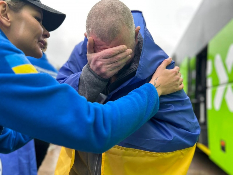 У четвер, 2 жовтня, відбувся черговий обмін полоненими між Україною та Росією. Додому повернулися 185 українських воїнів. 2