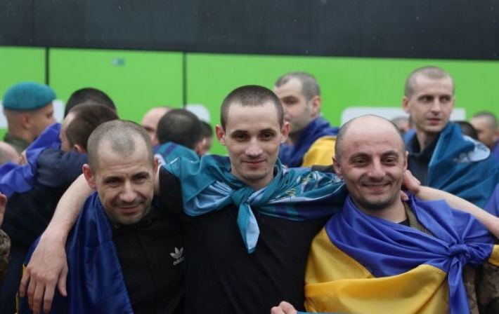 Украина и Россия провели новый обмен пленными: домой вернулись 185 защитников