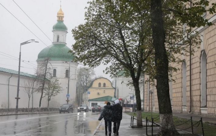 Украину накроют дожди и туманы: какая сегодня будет погода