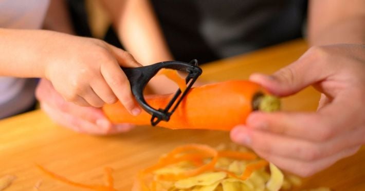 Какие овощи и фрукты лучше не чистить: их кожура содержит массу витаминов и полезных веществ