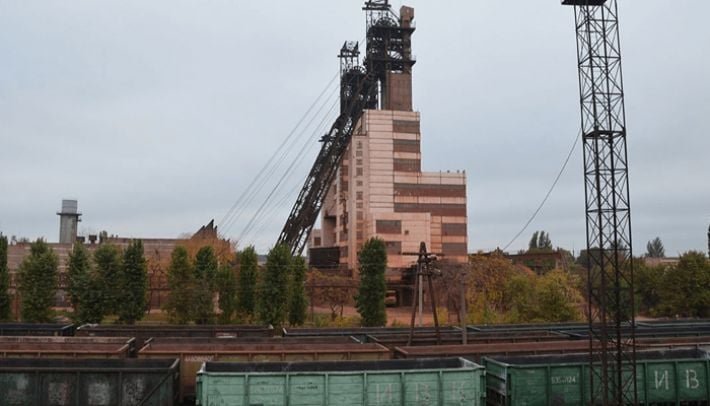 Кому сейчас принадлежит Запорожский железорудный комбинат и кто зарабатывает на украденной руде: ошеломляющее расследование