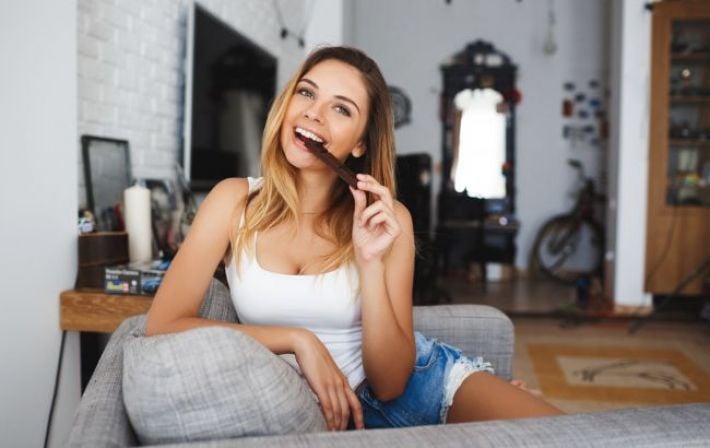 Неожиданный эффект черного шоколада: Ученые обнаружили, что горький вкус временно усиливает память