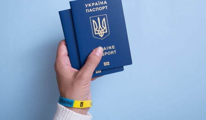«Продленные» загранпаспорта больше не действуют: что важно знать жителям Мелитополя