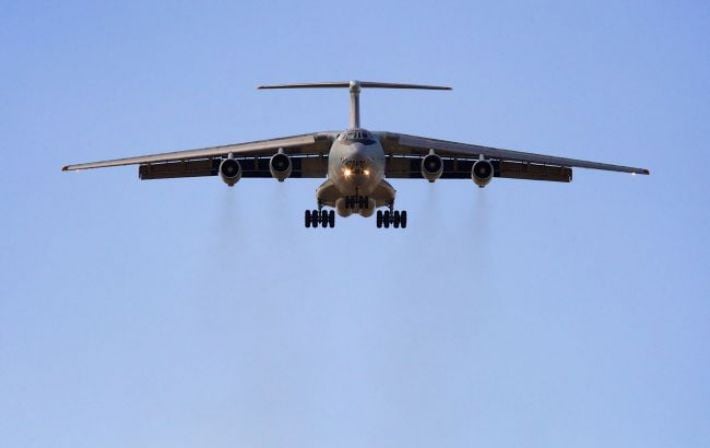 Российский Ил-76, связанный с "Вагнером", прилетел в Венесуэлу: СМИ указывают на рост военного интереса РФ