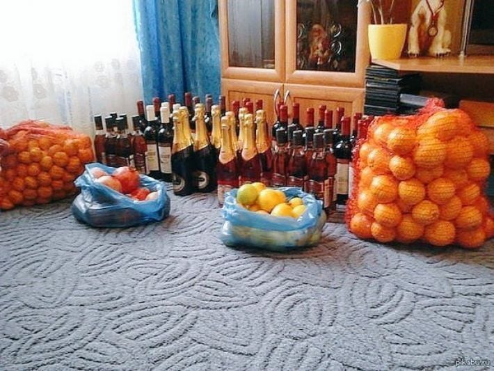 Праздник под прилавком - оккупанты из страны "возможностей" рекомендуют мелитопольцам закупаться к Новому году заранее