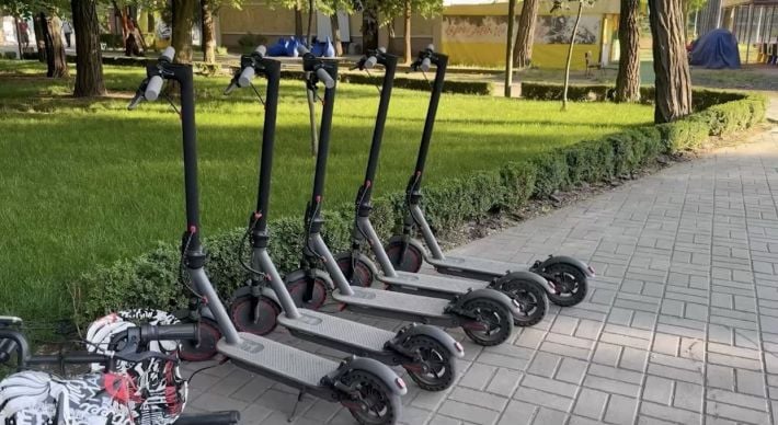 Тотальный контроль: в оккупированном Мелитополе прокат самокатов хотят сделать через «Госуслуги»