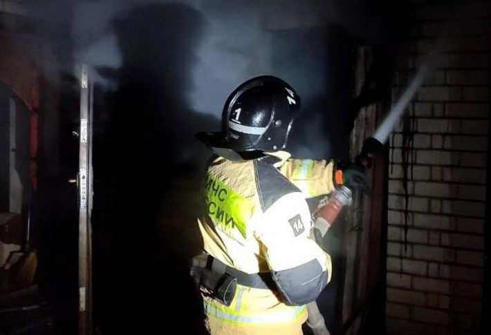 В Мелитополе на территории частного дома вспыхнул пожар