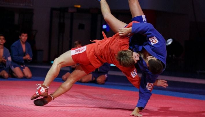 В оккупированном Бердянске в Запорожской области судят женщину, которая бросила через себя российского полицейского