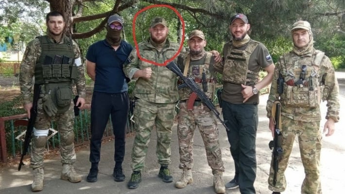 В Токмаке военный РФ пытал гражданских: полиция разыскивает преступника