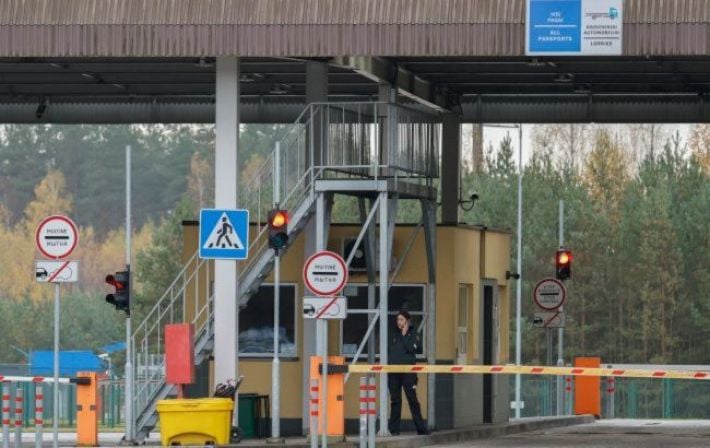 В Вильнюсе на всю ночь приостановили работу аэропорта из-за метеозондов, запущенных из Беларуси