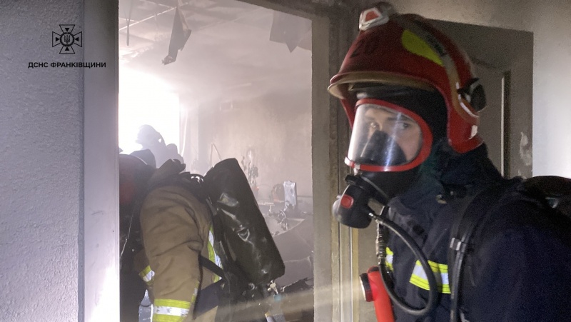 Для гасіння пожежі залучили 25 рятувальників і шість одиниць спецтехніки.