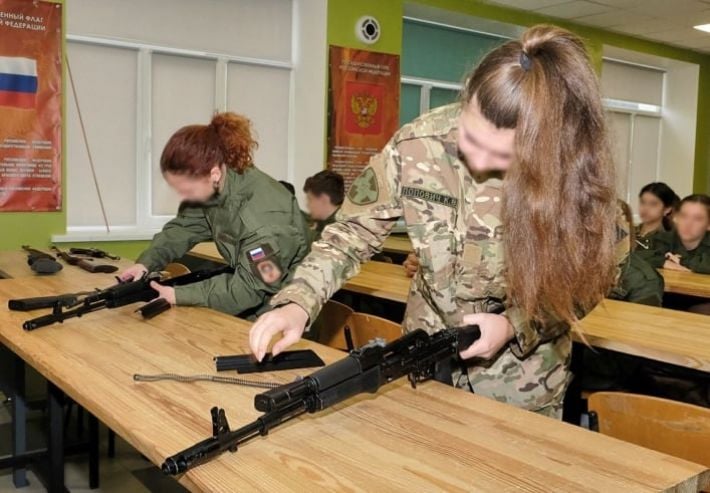 Украсть детство: как в Мелитополе детей готовят к войне вместо будущего