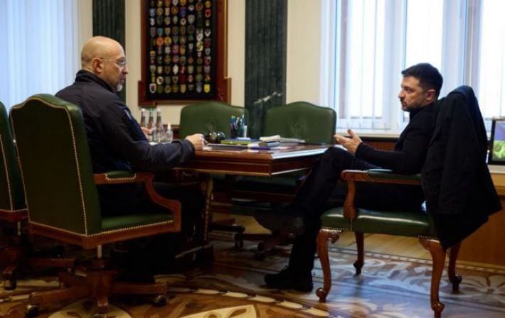 Зеленский поручил подготовить обновлённый план обороны Украины