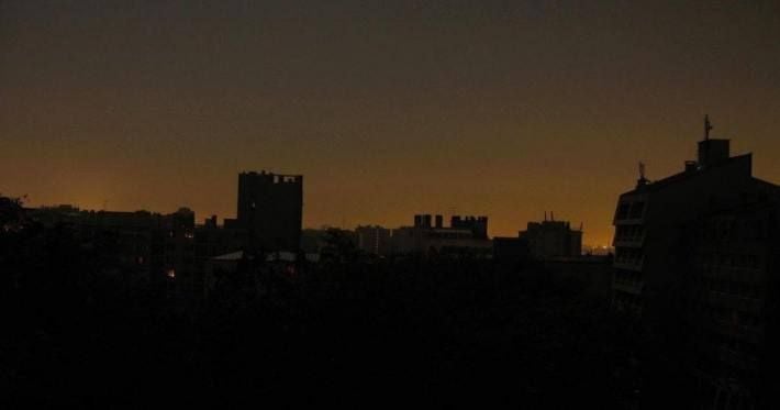 Блэкаут накрыл оккупированную часть Запорожской области: после взрывов в Мелитополе пропали свет, вода и интернет