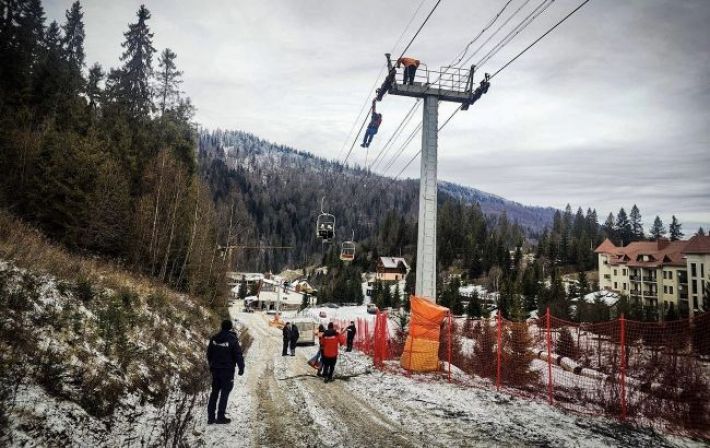 Два часа над пропастью: в Карпатах успешно завершили спасательную операцию на горе Захар Беркут