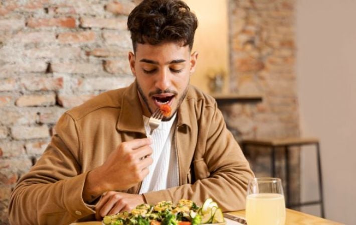 Идеальное время для обеда: когда есть для максимальной энергии и концентрации