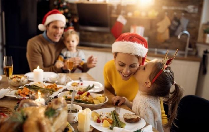 Как спасти пищеварение в праздники: действенные методы борьбы со вздутием и болями в желудке