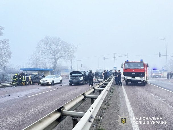 В результате массового столкновения произошло возгорание автомобилей.