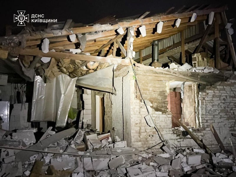 Крім того, повідомлялося про масштабні пожежі в Нових Петрівцях поблизу Києва. 8