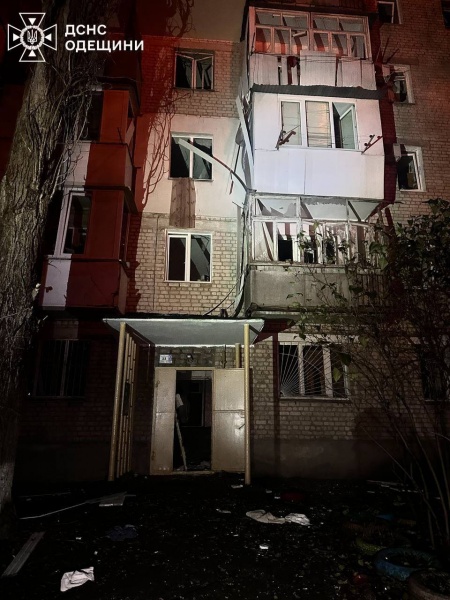 Атака спричинила серйозні пошкодження житлової та адміністративної інфраструктури, а також призвела до появи постраждалих.