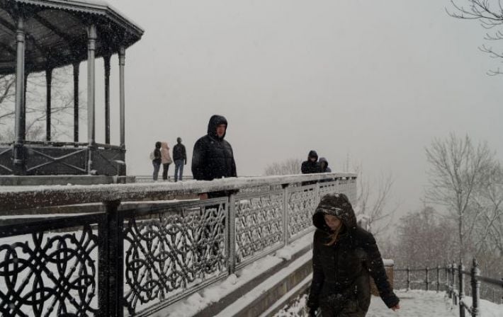 Оранжевый уровень угрозы: Украину накроют метели и штормовой ветер 28 декабря