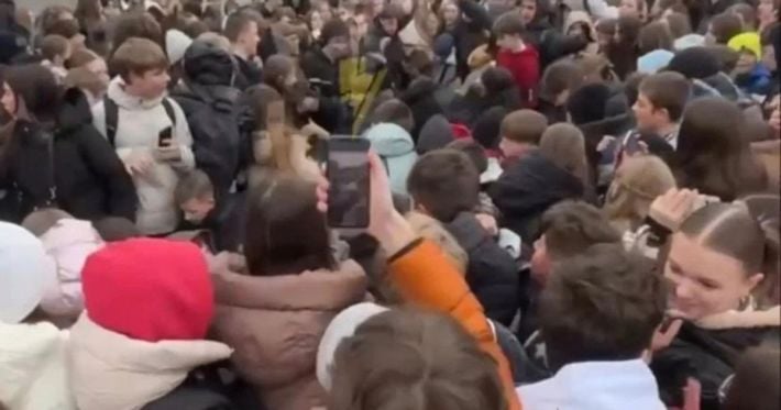 Тернополь охватила паника из-за бесплатных бургеров: пострадали дети