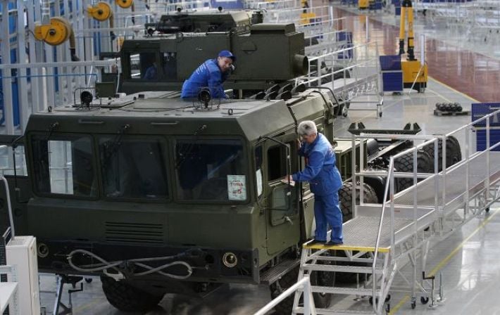 Военный комплекс РФ: ЦПД назвал две ключевые причины наращивания производства танков, дронов и ракет