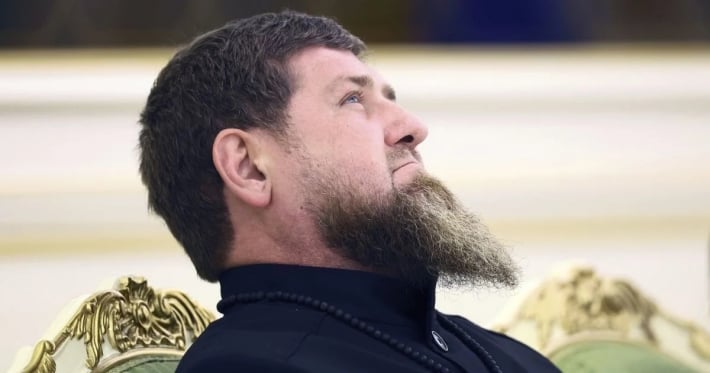 Кадыров впервые после слухов о болезни появился на публике и высказался против переговоров