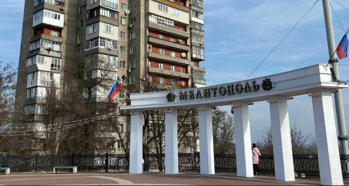 Мат, хамство и «вахтёры с короной»: жители Мелитополя снова жалуются на охранников в бюджетных учреждениях