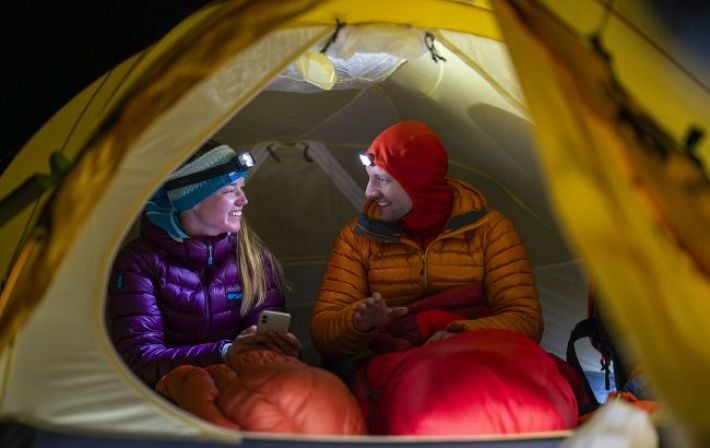 Искусство выживания в холоде: 8 контринтуитивных советов от альпинистов, как согреться дома