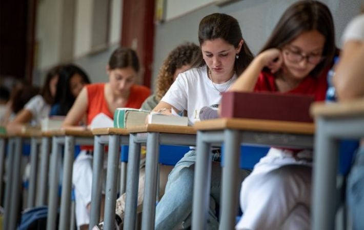 НМТ-2026: абитуриенты из числа нацменьшинств смогут сдавать тесты на родном языке